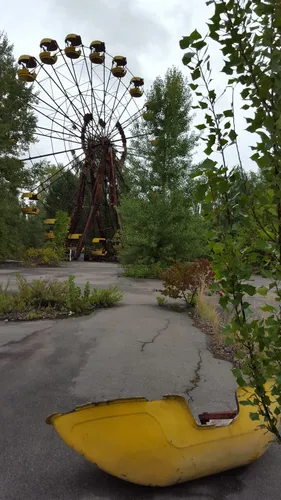 Чернобыль Обои на телефон колесо обозрения в парке
