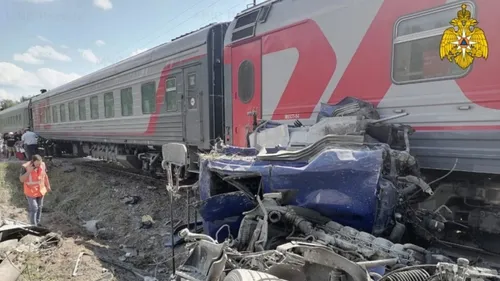 Ржд Обои на телефон поезд с разбившимся вагоном