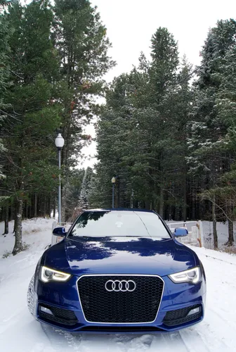Своими Руками Обои на телефон синяя машина, припаркованная в снегу