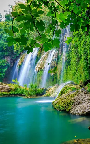 Красивые Фото водопад над водоемом