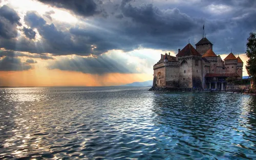 Красивые Фото замок на холме у воды