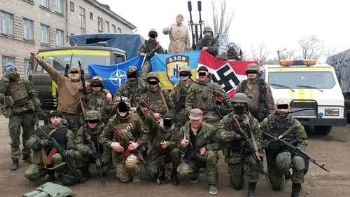 Радикал Фото группа людей в военной форме