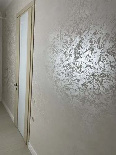 Декоративная Штукатурка Фото белая дверь с белой стеной