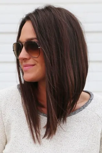 Каре Фото женщина с длинными волосами в солнцезащитных очках
