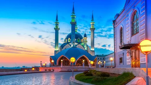 Казань Фото здание с башнями и водоемом спереди