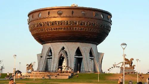 Казань Фото большое здание с большой аркой