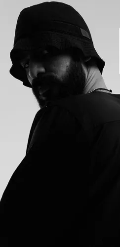 Сахиль Хаттар, Мияги Фото мужчина в черной шляпе
