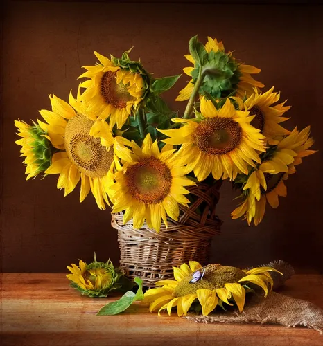Натюрморт Фото ваза с желтыми подсолнухами