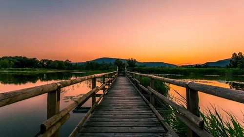 Пейзаж Фото деревянный мост через реку