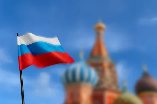 Флаг России Фото пара флагов, развевающихся в воздухе