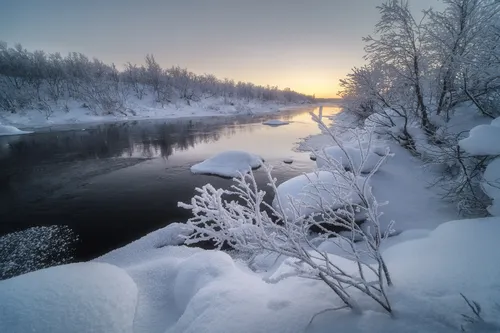 Зимы Фото река со снегом на берегу