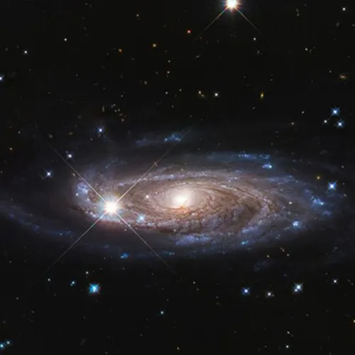 Черная Дыра Фото галактика со звездами и ярким светом в центре