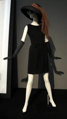 Черное Фото манекен в черном платье и черной шляпе