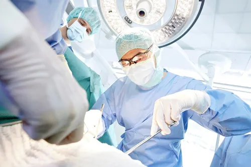 Бартолинит Фото группа хирургов, выполняющих операцию