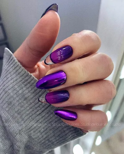 Дизайн Ногтей 2020 Новинки Фото рука с фиолетовыми ногтями