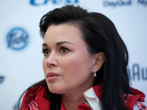 Анастасия Заворотнюк, Заворотнюк Больной Фото женщина с темными волосами