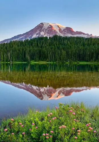 Красивые Природы Фото озеро с горой на заднем плане