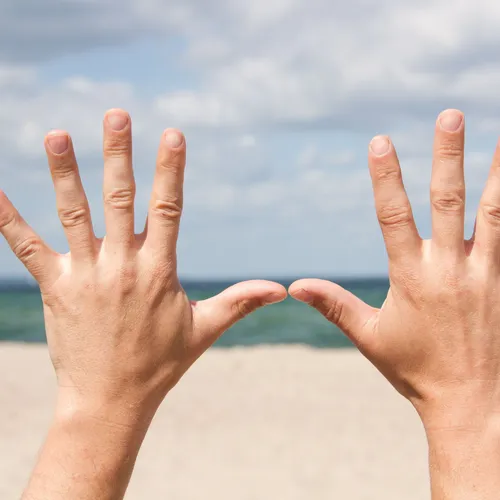 Ксантомы Фото пара рук на пляже