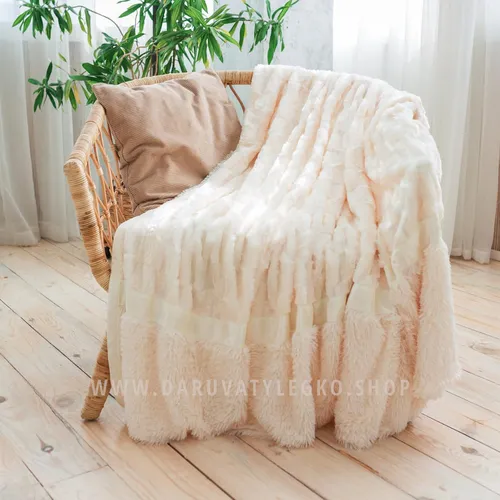 Норка Фото плетеное кресло с подушкой