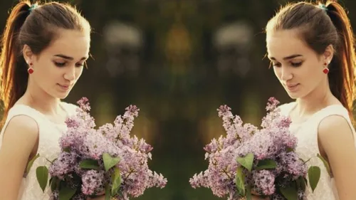 Роуз Уильямс, Отзеркалить Фото женщина смотрит на цветок