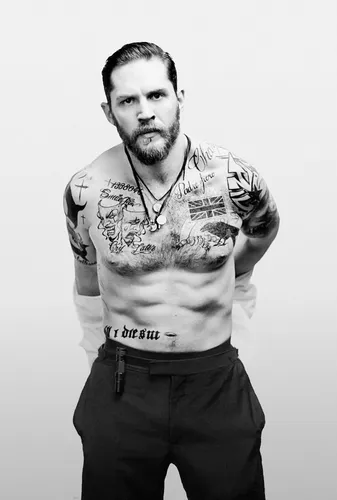 Том Харди Фото мужчина с татуировками