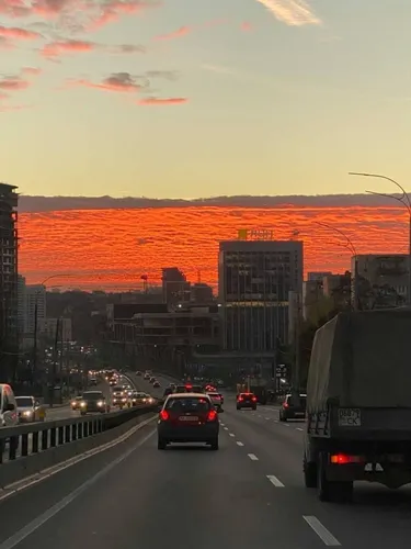 Заката Фото оживленное шоссе с автомобилями