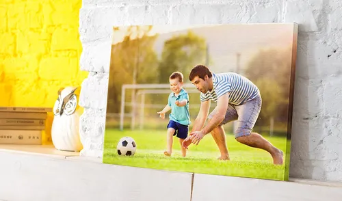 На Холсте Фото человек и мальчик играют с футбольным мячом