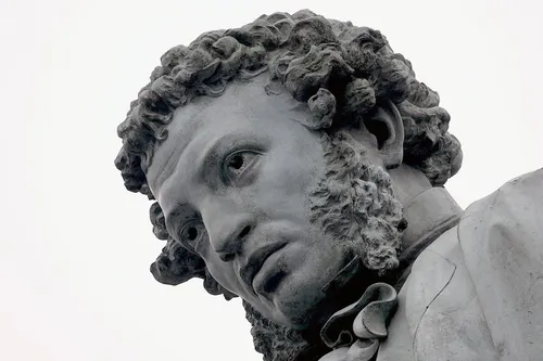 Пушкина Фото статуя человека с бородой
