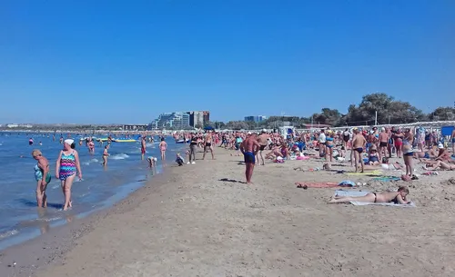 Анапа Фото большая толпа людей на пляже