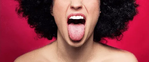 Воспаление Языка Фото человек с открытым ртом