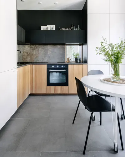 Дизайн Кухни Фото кухня с черной плитой и столом