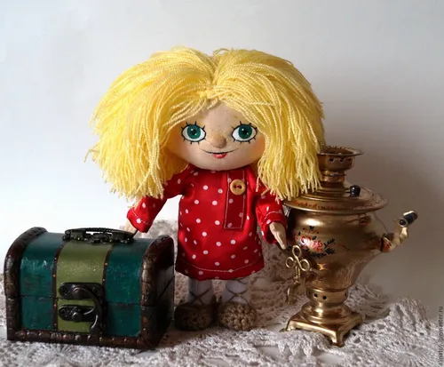 Домовенок Кузя Фото кукла с красным платьем и зелеными глазами