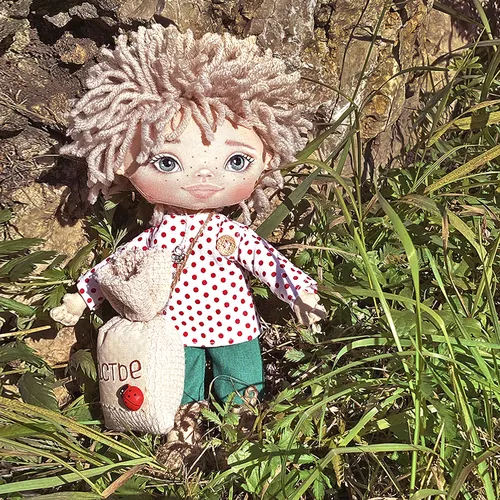 Домовенок Кузя Фото кукла в траве