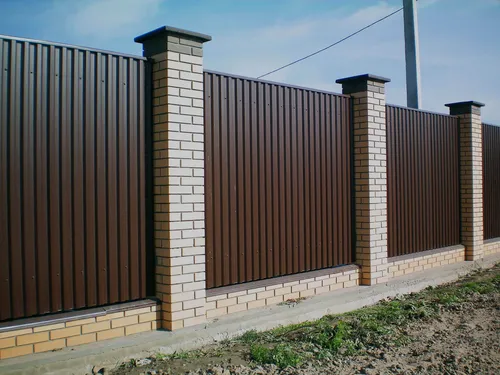 Заборы Фото кирпичная стена с кирпичным забором