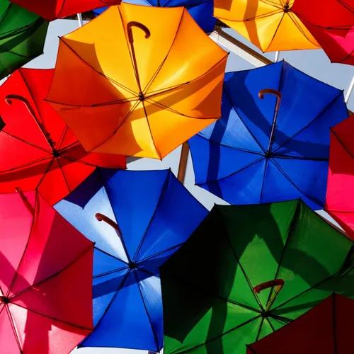 Яркие Обои на телефон группа разноцветных зонтов