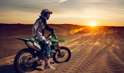 Мото Обои на телефон человек на мотоцикле в пустыне
