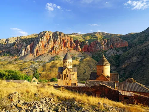 Армянские Обои на телефон здание на холме