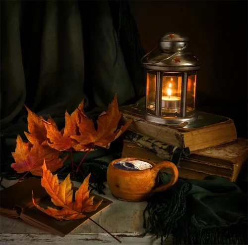 Уютные Осенние Обои на телефон чайник и свеча на столе