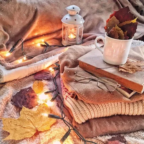 Уютные Осенние Обои на телефон стол с чайной чашкой и чайником