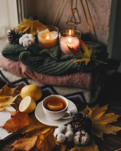 Уютные Осенние Обои на телефон стол с едой и свечами