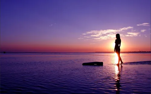 Море Закат Обои на телефон человек, стоящий в воде