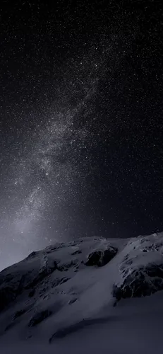 8К Обои на телефон снежная гора со звездами в небе