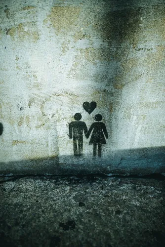 Любовь Пара Обои на телефон пара человек, стоящих перед стеной с дырой в ней