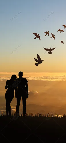 Любовь Пара Обои на телефон мужчина и женщина целуются с группой птиц, летающих в небе