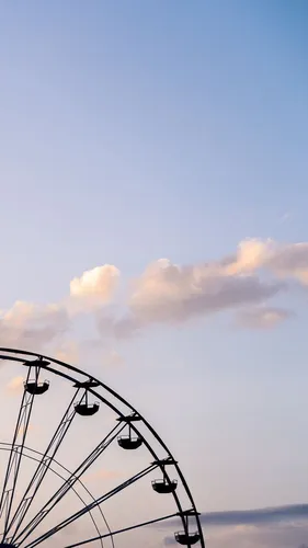 На Айфон Обои на телефон колесо обозрения с голубым небом и облаками