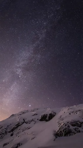На Айфон Обои на телефон снежная гора со звездами в небе