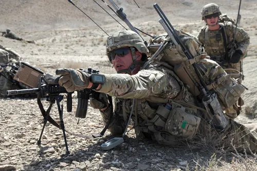 Бригада Обои на телефон группа солдат в пустыне
