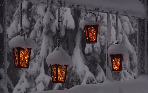 Зима Уют Обои на телефон группа фонарей на снегу